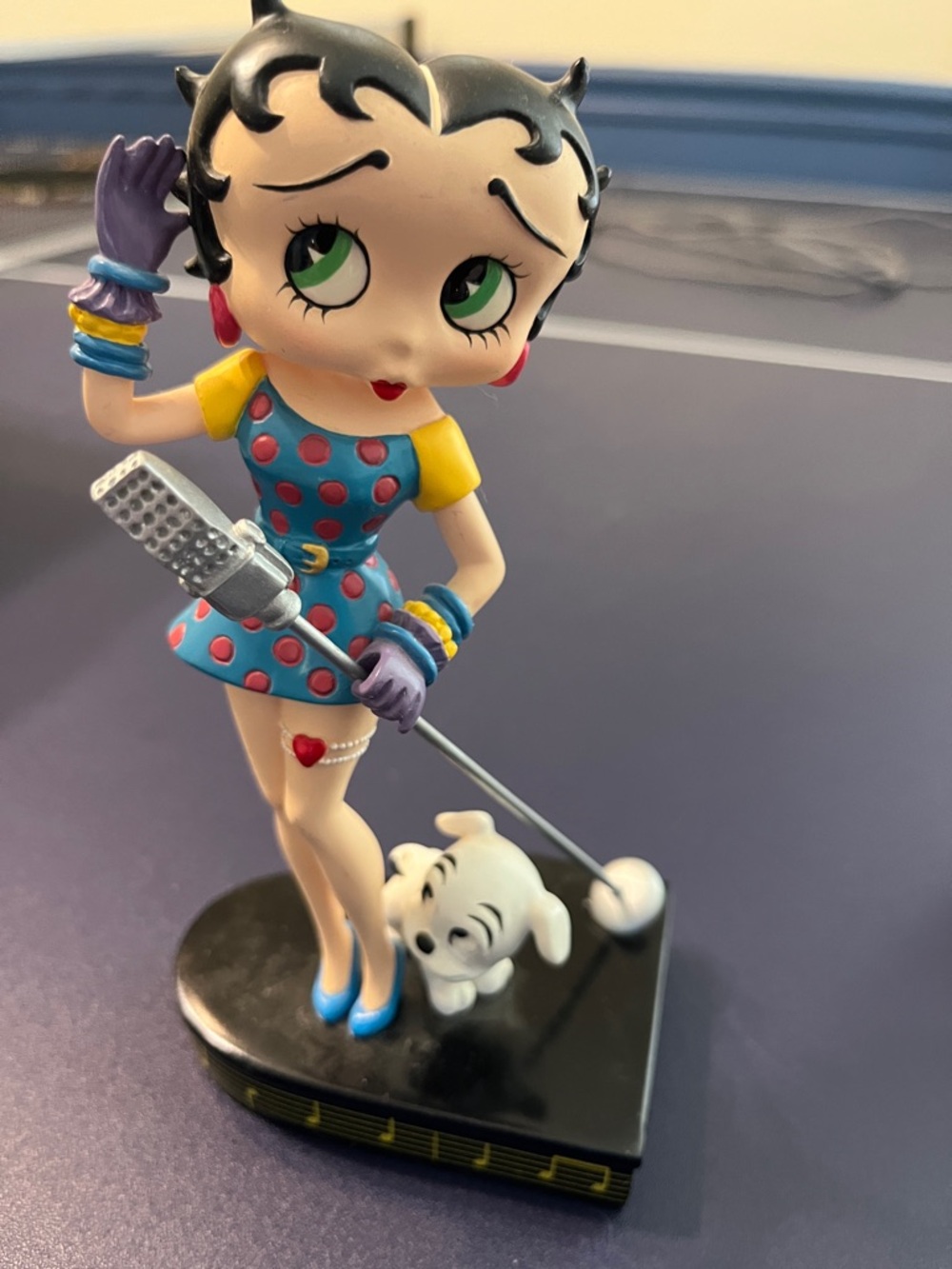 Betty Boop Collector Figurine “ Betty sings the blues” Danbury Mint.